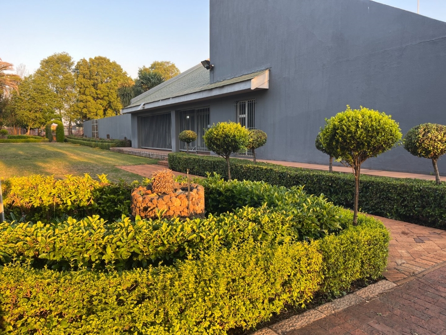 5 Bedroom Property for Sale in Van Der Hoff Park North West